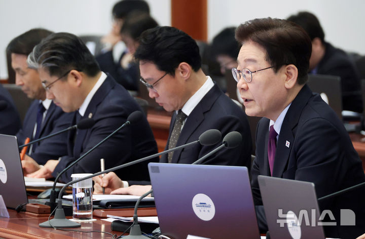 [서울=뉴시스] 고범준 기자 = 이재명 대통령이 9일 청와대에서 열린 수석보좌관회의에서 발언하고 있다. (청와대통신사진기자단) 2026.04.09. bjko@newsis.com