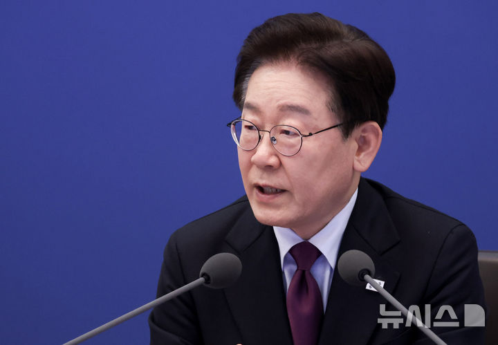 [서울=뉴시스] 고범준 기자 = 이재명 대통령이 9일 청와대에서 열린 수석보좌관회의에서 발언을 하고 있다. (청와대통신사진기자단) 2026.04.09. bjko@newsis.com