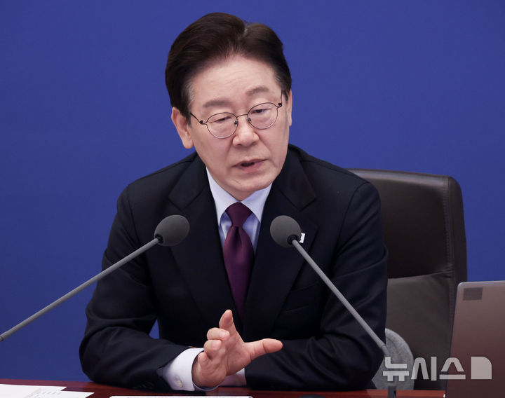 [서울=뉴시스] 고범준 기자 = 이재명 대통령이 9일 청와대에서 열린 수석보좌관회의에서 발언을 하고 있다. (청와대통신사진기자단) 2026.04.09. bjko@newsis.com