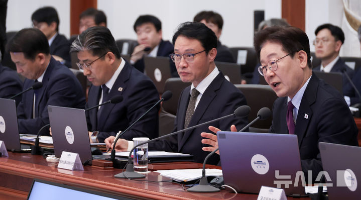 [서울=뉴시스] 고범준 기자 = 이재명 대통령이 9일 청와대에서 열린 수석보좌관회의에서 발언을 하고 있다. (청와대통신사진기자단) 2026.04.09. bjko@newsis.com