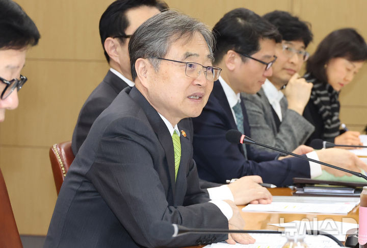 [서울=뉴시스] 추상철 기자 = 조현 외교부 장관이 9일 오후 서울 종로구 정부서울청사에서 열린 중동 전쟁 전문가 간담회에서 발언하고 있다. 2026.04.09. scchoo@newsis.com