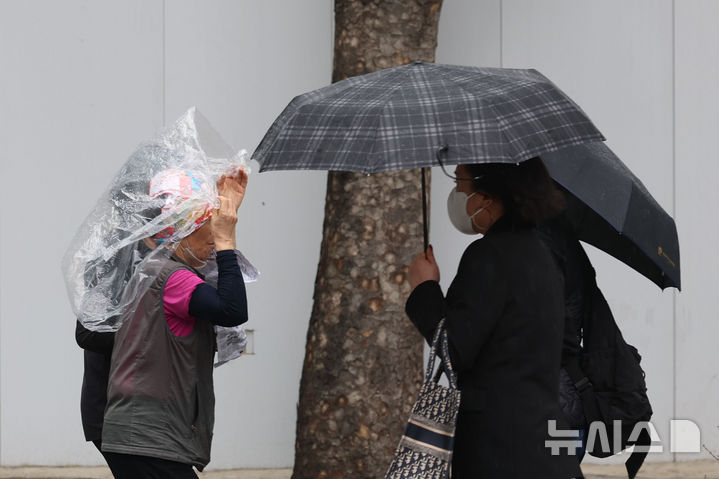 울산, 아침까지 봄비 '부슬부슬'…최고기온 23도