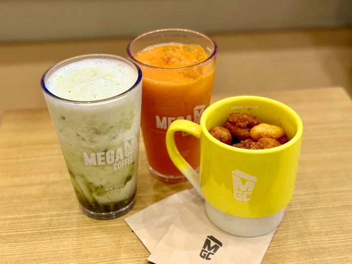 [서울=뉴시스] 메가MGC커피 양념 컵치킨 누적 약 35만 건 판매(사진=메가MGC커피) *재판매 및 DB 금지