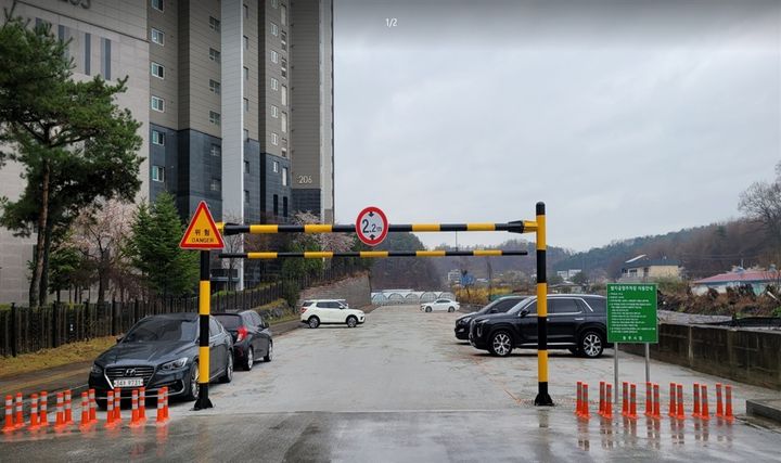 [원주=뉴시스] 우산동 한라비발디 앞에 조성된 '쌈지 공영주차장' (사진=원주시 제공) 2026.04.10. photo@newsis.com *재판매 및 DB 금지