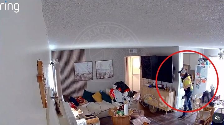 [서울=뉴시스] 미국 캘리포니아주의 한 아파트에서 공사 작업자로 위장한 절도범이 대낮에 수천만원 상당의 금품을 훔쳐 달아나는 사건이 발생했다. (사진=산타아나 경찰청 공식 인스타그램 캡처) *재판매 및 DB 금지