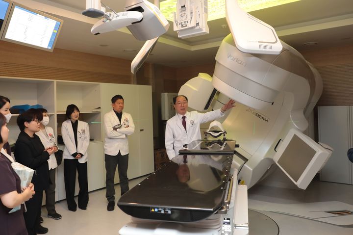 "AI 활용"…한림대동탄성심, 실시간추적 암치료기 도입