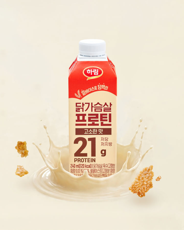 [서울=뉴시스] 하림이 닭고기 전문 기업의 노하우를 담은 고단백 음료 '닭가슴살 프로틴 고소한 맛'을 출시했다.(사진=하림) *재판매 및 DB 금지