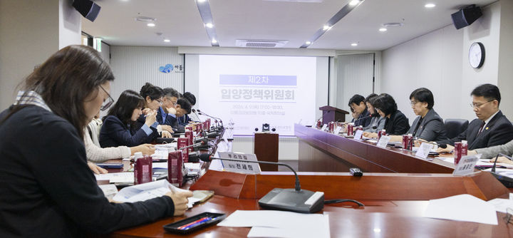 [세종=뉴시스]정은경 보건복지부 장관 주재로 '제2차 입양정책위원회'가 지난 9일 오후 5시 서울 중구 아동권리보장원에서 열렸다. (사진=보건복지부 제공) 2026.04.10. photo@newsis.com *재판매 및 DB 금지