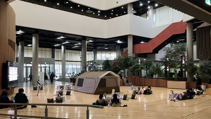 [서울=뉴시스] 명지대는 지난 7일부터 9일까지 인문캠퍼스에서 야외도서관 행사 '명지 북크닉'을 개최했다. (사진=명지대 제공) 2026.04.10. photo@newsis.com *재판매 및 DB 금지