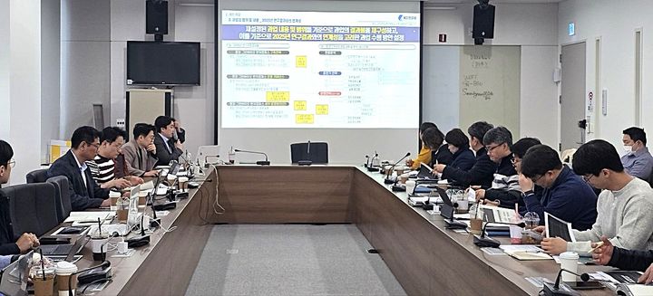 [평창=뉴시스] 서울대학교 평창캠퍼스에서 열린 착수보고회 현장에서 양태진 원장이 ‘그린바이오 산업 발전 방안’을 주제로 세미나를 진행하고 있다. (사진=평창군 제공) 2026.04.10. photo@newsis.com *재판매 및 DB 금지