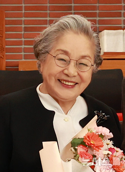 경인여대, 장학금 1억원 기부 이정윤씨에게 감사패 