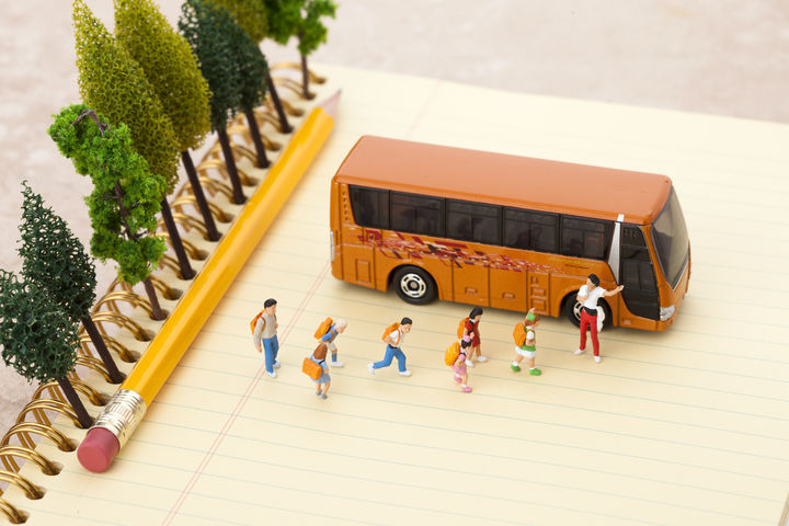 [서울=뉴시스] 10일 한 온라인 커뮤니티에는 '수학여행비, 이게 논란이라고?'라는 제목의 글이 올라왔다. 자신을 현직 교사라고 밝힌 작성자 A씨는 "수학여행을 준비하고 실행하는 교사의 입장에서 말해보겠다"면서 수학여행 준비 과정 및 비용 책정 이유를 밝혔다. (사진=유토이미지)