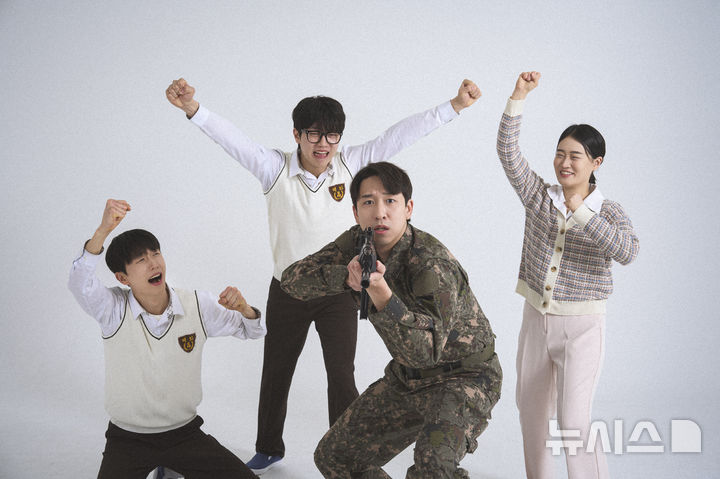 [서울=뉴시스]연극 '예라고 하는 사람, 아니오라고 하는 사람' 출연진. (사진=공공극장 문학시어터 제공)