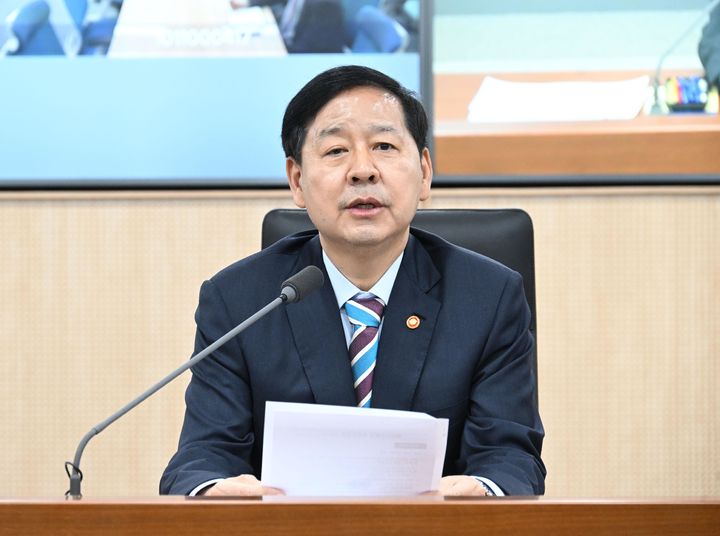 [서울=뉴시스] 구윤철 부총리 겸 재정경제부 장관이 9일 세종시 정부세종청사에서 확대간부회의를 주재하고 있다. (사진=재정경제부 제공) 2026.04.10. photo@newsis.com *재판매 및 DB 금지