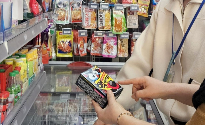 [광주=뉴시스] 광주시 학교 주변 무인점포 위생점검. (사진=광주시청 제공). photo@newsis.com *재판매 및 DB 금지