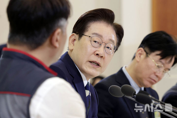 [서울=뉴시스] 최동준 기자 = 이재명 대통령이 10일 청와대에서 열린 민주노총 초청 간담회에서 발언하고 있다. 2026.04.10. photocdj@newsis.com