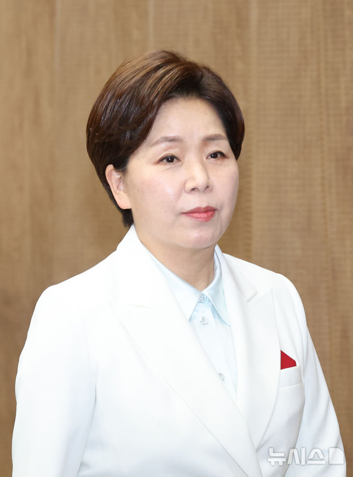 [서울=뉴시스] 김금보 기자 = 양향자 국민의힘 최고위원이 10일 오후 서울 여의도 국회 소통관에서 경기도지사 출마선언 기자회견을 하기위해 발언대로 향하고 있다. 2026.04.10. kgb@newsis.com