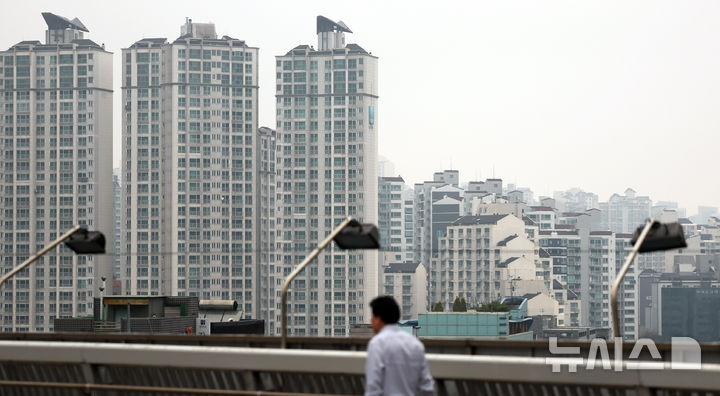 [서울=뉴시스] 최진석 기자 = 사진은 10일 서울 강북권 성북구 아파트 단지의 모습. 2026.04.10. myjs@newsis.com