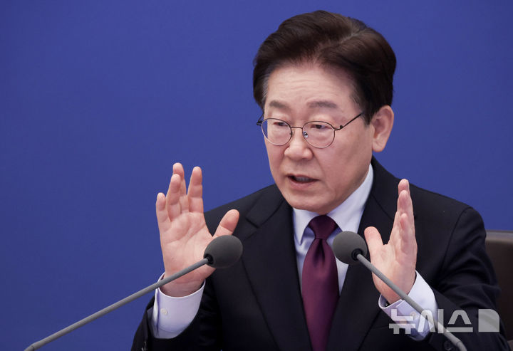 [서울=뉴시스] 고범준 기자 = 이재명 대통령이 9일 청와대에서 열린 수석보좌관회의에서 발언을 하고 있다. (청와대통신사진기자단) 2026.04.09. bjko@newsis.com