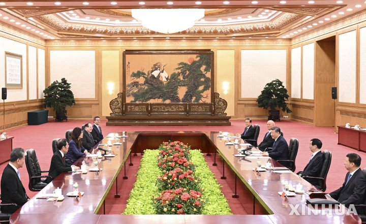 대만 국민당 주석과 회담하는 시진핑