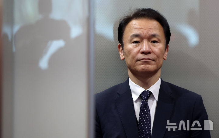 [서울=뉴시스] 김선웅 기자 = 일본이 2026년 외교청서에 "독도는 일본 고유 영토"라고 왜곡 주장한 것과 관련해 마츠오 히로타카 주한 일본대사관 총괄공사가 10일 서울 종로구 외교부 청사로 초치되고 있다. 2026.04.10. mangusta@newsis.com