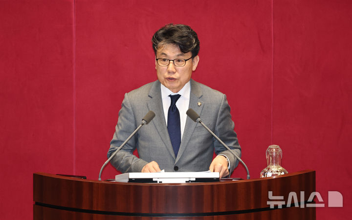 추경안 심사보고하는 진성준 예결특위원장