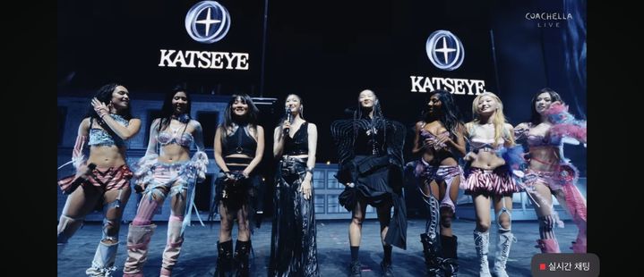 [서울=뉴시스] 캣츠아이, 헌트릭스. (사진 = 코첼라 유튜브 캡처) 2026.04.11 photo@newsis.com *재판매 및 DB 금지