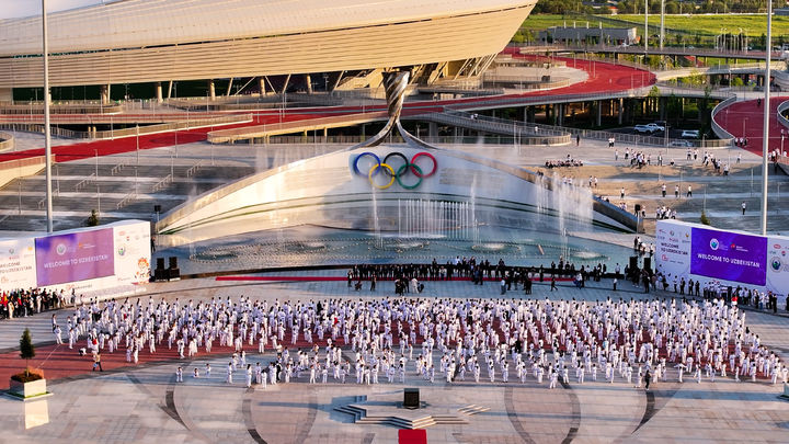 [서울=뉴시스] 10일 오후(현지 시간) 우즈베키스탄 타슈켄트 올림픽 빌리지 광장에서 2026명이 참여한 대규모 태권도 플래시몹이 펼쳐졌다. (사진 = 세계태권도연맹 제공) *재판매 및 DB 금지