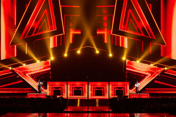 [서울=뉴시스] 라이즈 첫 월드 투어 '라이징 라우드(RIIZING LOUD)' 원빈·앤톤 기타 합주 이미지. (사진 = SM엔터테인먼트 제공) 2026.04.11 photo@newsis.com *재판매 및 DB 금지