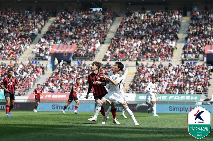 K리그1 FC서울과 전북 현대 경기 장면