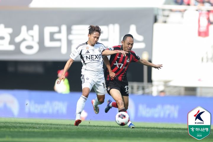 [서울=뉴시스] 프로축구 K리그1 전북 현대의 이승우, FC서울의 문선민. (사진=한국프로축구연맹 제공) *재판매 및 DB 금지