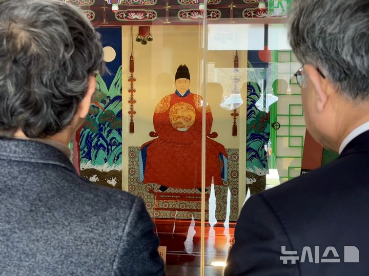 [영월=뉴시스] 한이재 기자 = 11일 영월 장릉 단종역사관에서 단종 어진이 보이고 있다. 2026.04.11. nowone@newsis.com 