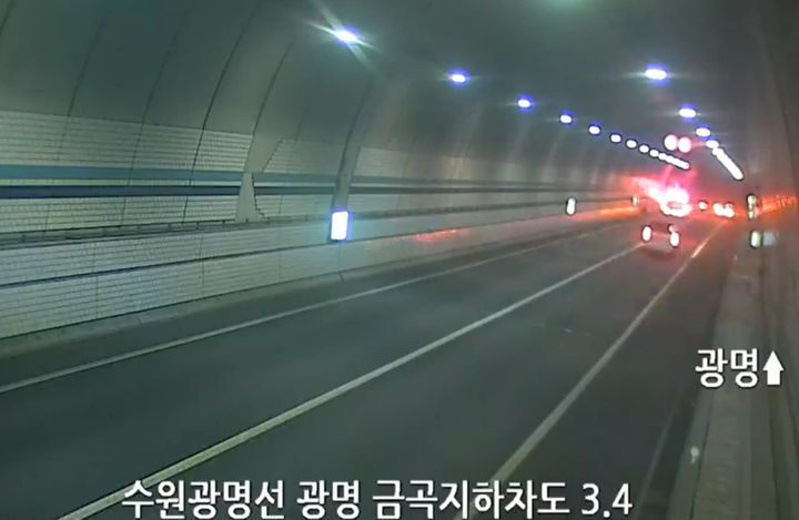 [수원=뉴시스] 차량 화재 현장 모습. (사진=경기도소방재난본부 제공) 2026.04.11. photo@newsis.com *재판매 및 DB 금지