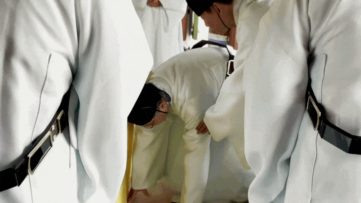 [남양주=뉴시스] 한이재 기자 = 11일 허민 국가유산청장이 남양주 사릉에서 초헌관으로 고유제를 설행하고 있다. 2026.04.11. nowone@newsis.com *재판매 및 DB 금지