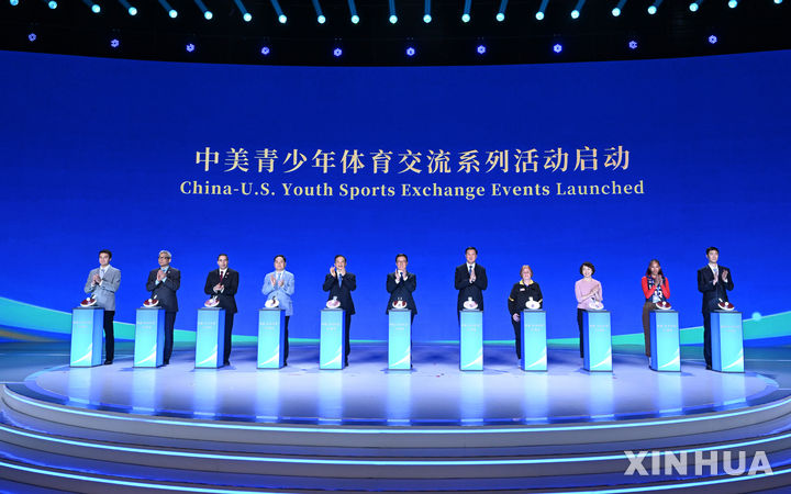 [베이징=신화/뉴시스]10일 중국 베이징에서 미국과 중국의 '핑퐁 외교' 55주년을 기념하는 탁구 친선경기와 청소년 스포츠 교류 행사가 열렸다. 2026.04.10.