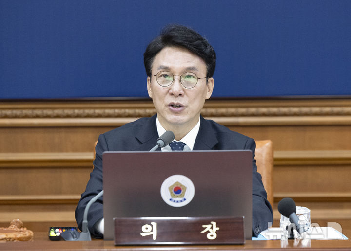 [서울=뉴시스] 김근수 기자 = 김민석 국무총리가 11일 오전 서울 종로구 정부서울청사에서 열린 임시국무회의에서 모두발언을 하고있다. 2026.04.11. ks@newsis.com