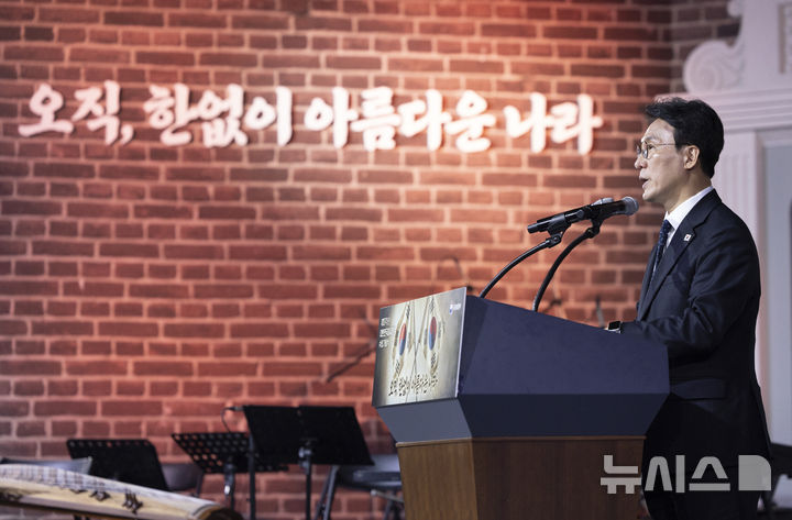 [서울=뉴시스] 김근수 기자 = 김민석 국무총리가 11일 오전 서울 서대문구 대한민국임시정부기념관에서 열린 제107주년 대한민국임시정부 수립 기념식에서 기념사를 하고 있다. 2026.04.11. ks@newsis.com