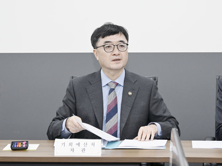 [서울=뉴시스] 사진은 임기근 기획예산처 차관이 지난 11일 오전 서울 종로구 정부서울청사에서 열린 '긴급 재정집행 점검회의'를 주재하고 있는 모습. (사진=기획처 제공) 2026.04.11. photo@newsis.com *재판매 및 DB 금지