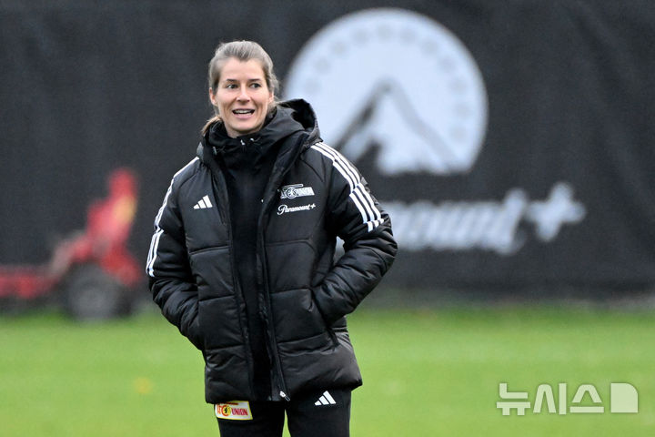 [베를린=AP/뉴시스] 독일 프로축구 분데스리가 우니온 베를린의 마리-루이제 에타 임시 감독. 2023.11.20.