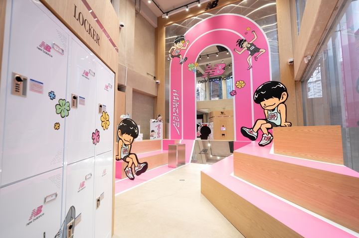 이랜드월드에서 전개하는 글로벌 스포츠 브랜드 뉴발란스(NEW BALANCE)가 기안84 작가와 협업한 팝업스토어를 오픈했다고 12일 밝혔다. *재판매 및 DB 금지