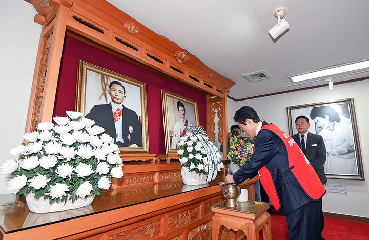 [구미=뉴시스] 박정희 생가 찾은 이철우 예비후보. (사진=이철우 선거사무소 제공) 2026.04.12 photo@newsis.com *재판매 및 DB 금지