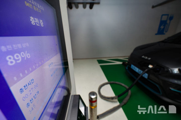 [대구=뉴시스] 전기차 충전소에서 전기차가 충전되고 있는 모습니다. 뉴시스DB. 2026.04.15. photo@newsis.com