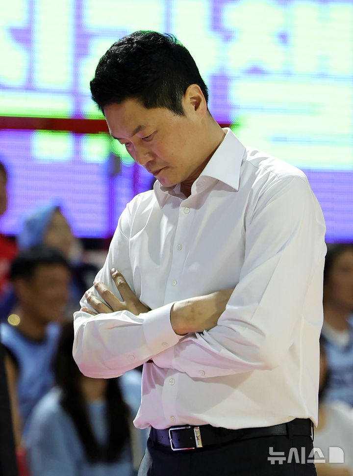 SK 전희철 감독, 굳은 표정