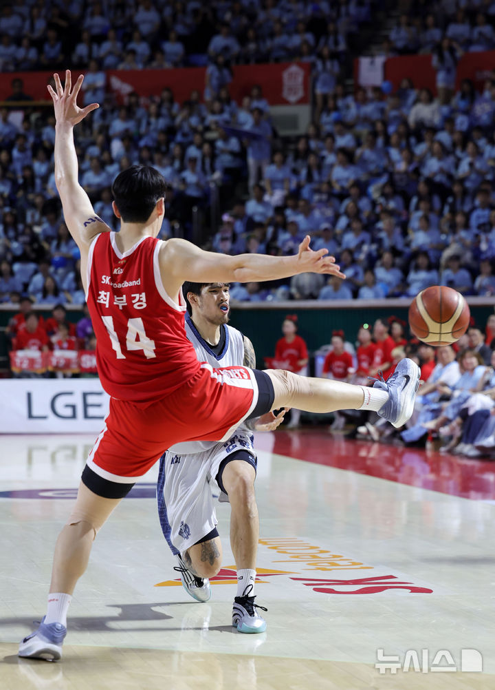 최부경, 온몸으로 막아보는 수비