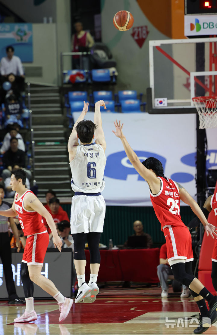 3점슛 날리는 이정현