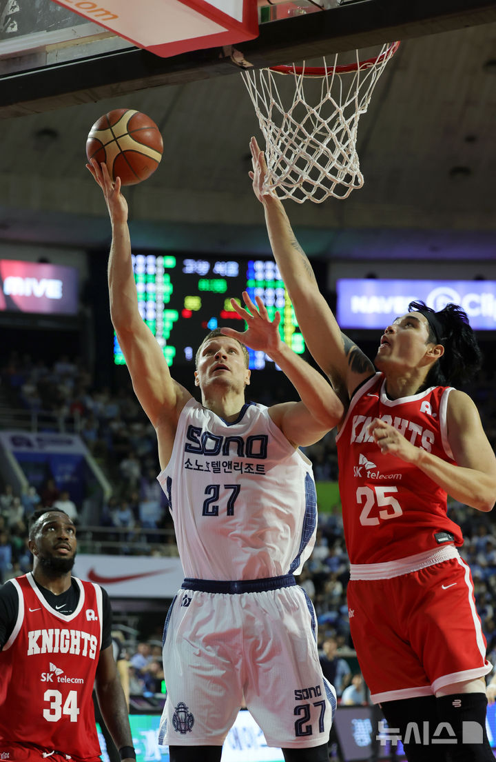 슛 시도하는 모츠카비추스