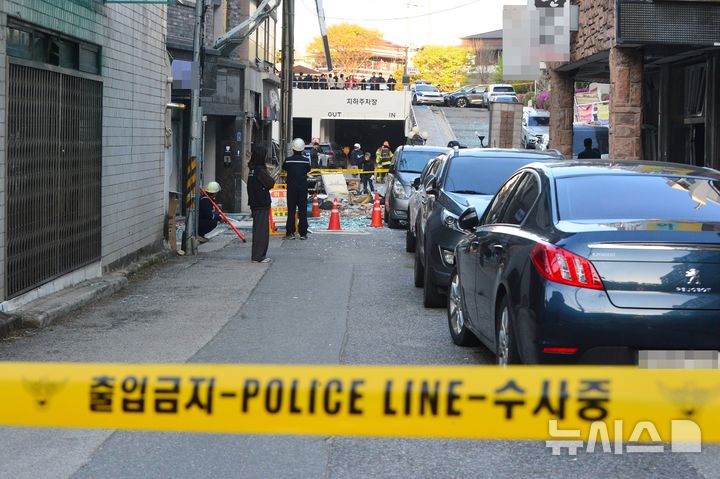 [청주=뉴시스] 서주영 기자 = 13일 새벽 충북 청주시 흥덕구 봉명동의 한 상가에서 가스폭발로 추정되는 사고가 발생해 현장이 통제돼 있다. 2026.04.13. juyeong@newsis.com 