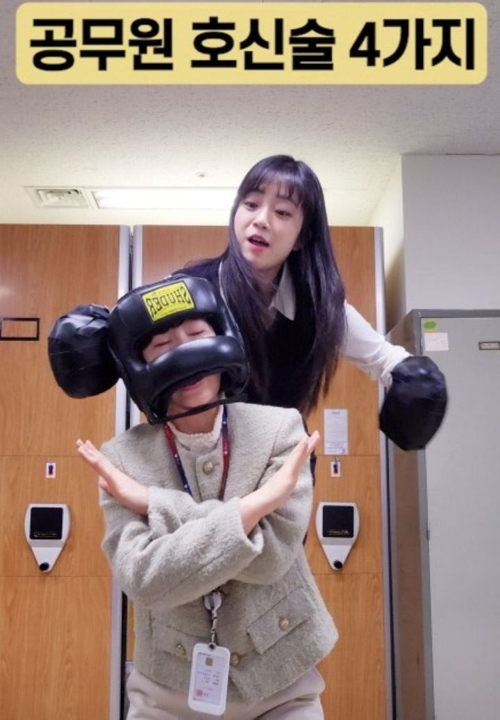 [원주=뉴시스] 민원 현장의 갈등 상황을 유머로 풀어낸 '호신술 밈' 영상. (사진=원주시 제공) 2026.04.13. photo@newsis.com *재판매 및 DB 금지