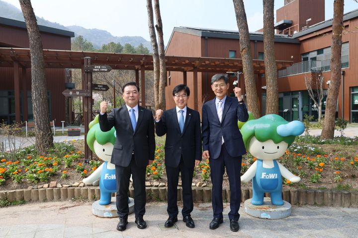 [서울=뉴시스] 희망리턴패키지 심리회복지원 현장 간담회. (사진=소상공인시장진흥공단 제공) 2026.04.13. photo@newsis.com *재판매 및 DB 금지