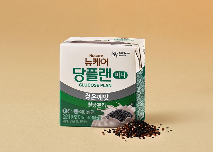 [서울=뉴시스] 대상웰라이프가 당뇨 환자용 균형영양 간식 '뉴케어 당플랜 미니 검은깨맛'을 출시했다.(사진=대상웰라이프) *재판매 및 DB 금지